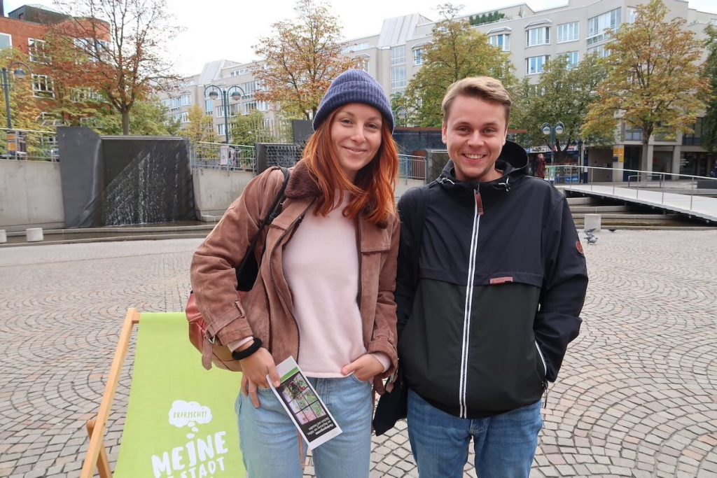 Jana Lalovic und Paul Erhardt auf dem Kronenplatz in Karlsruhe