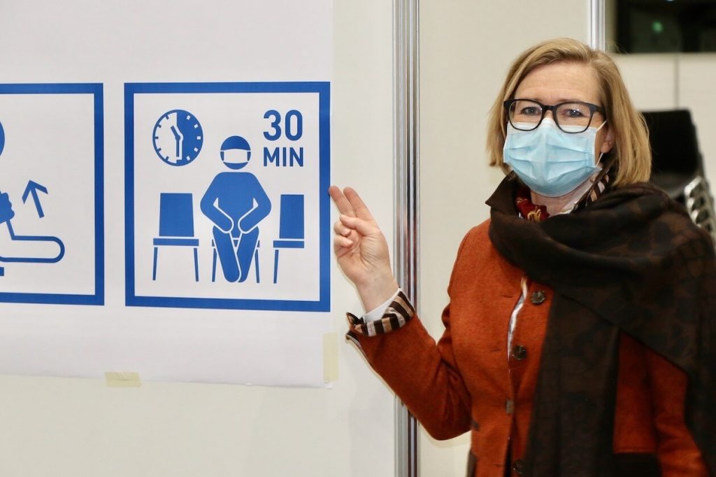 Messe-Chefin Britta Wirtz im Impfzentrum Karlsruhe