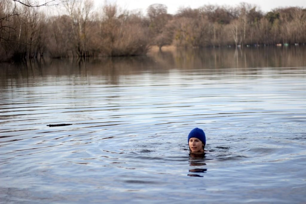 Svetlana Dineva schwimmt im Fermasee