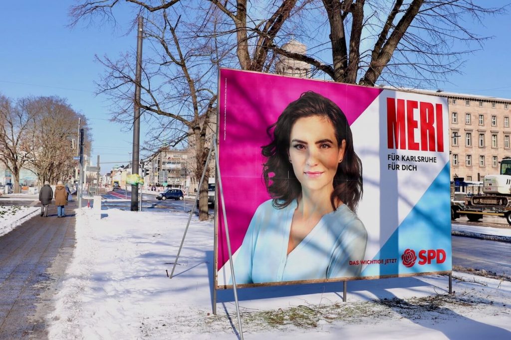 Wahlplakat von Meri Uhlig in Karlsruhe