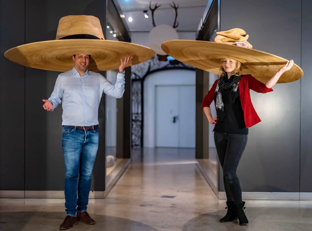 Abstandhüte aus der Corona-Sammlung des Badischen Landesmuseums