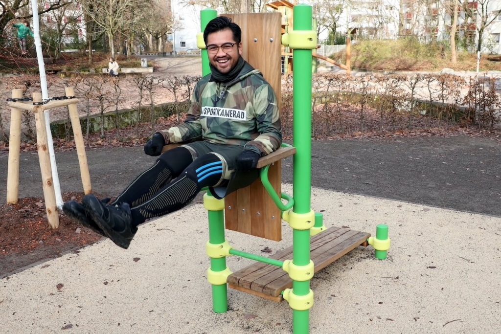 Fabian Weiler in der Calisthenics-Anlage Karlsruhe-Südstadt
