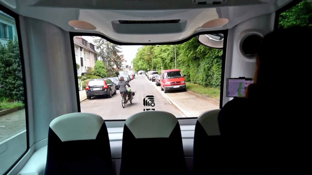 Autonomer Minibus EVA-Shuttle wird überholt