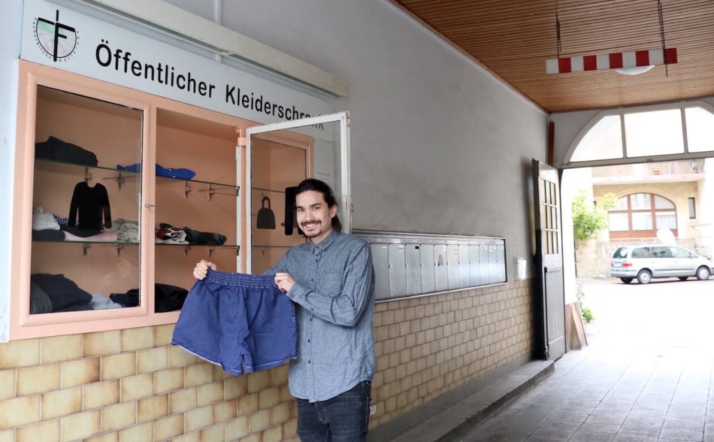 Öffentlicher Kleiderschrank der Fächerkirche Karlsruhe