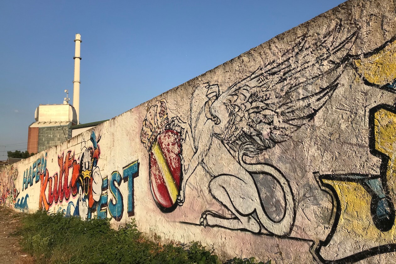 Graffiti im Rheinhafen Mühlburg