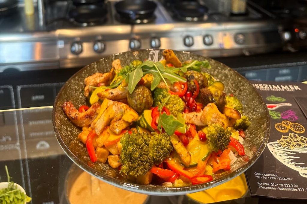 Esszimmer serviert Bowls in der Postgalerie