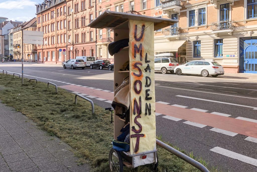 Umsonst-Regal Karlsruhe