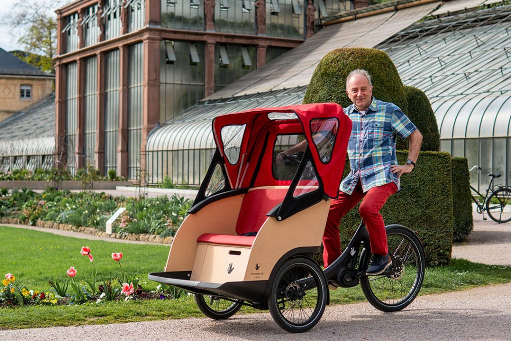 Mit seiner Rikscha bietet Alfred Gartner besondere Stadttouren durch Karlsruhe © Jule Rabe