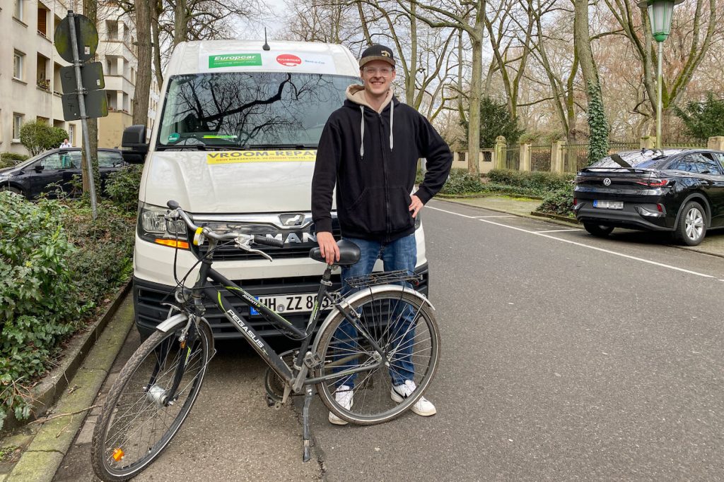 Vroom Repair Fahrer Arne in Karlsruhe