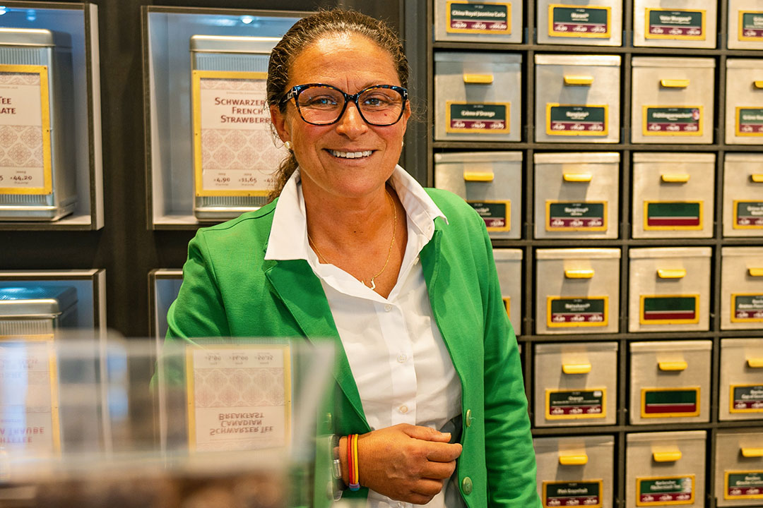 Aus Liebe zum Tee: Isabel Andony-Gomez führt das Karlsruher Fachgeschäft seit dem Jahr 2000 (Foto: Jule Rabe)