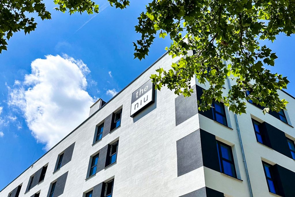 Außenansicht des Hotels the nui wave Karlsruhe (Foto: Julie Studt)