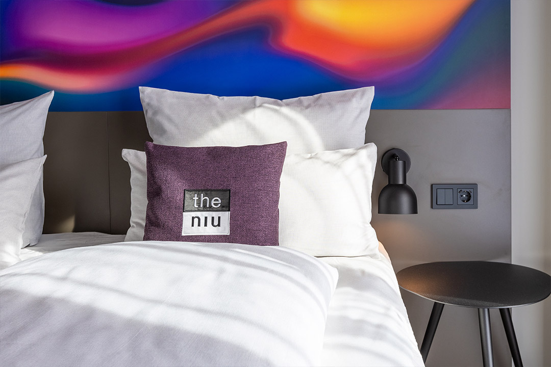 Hotel: the niu wave Karlsruhe - Comfortzimmer (Foto: NOVUM Hospitality)