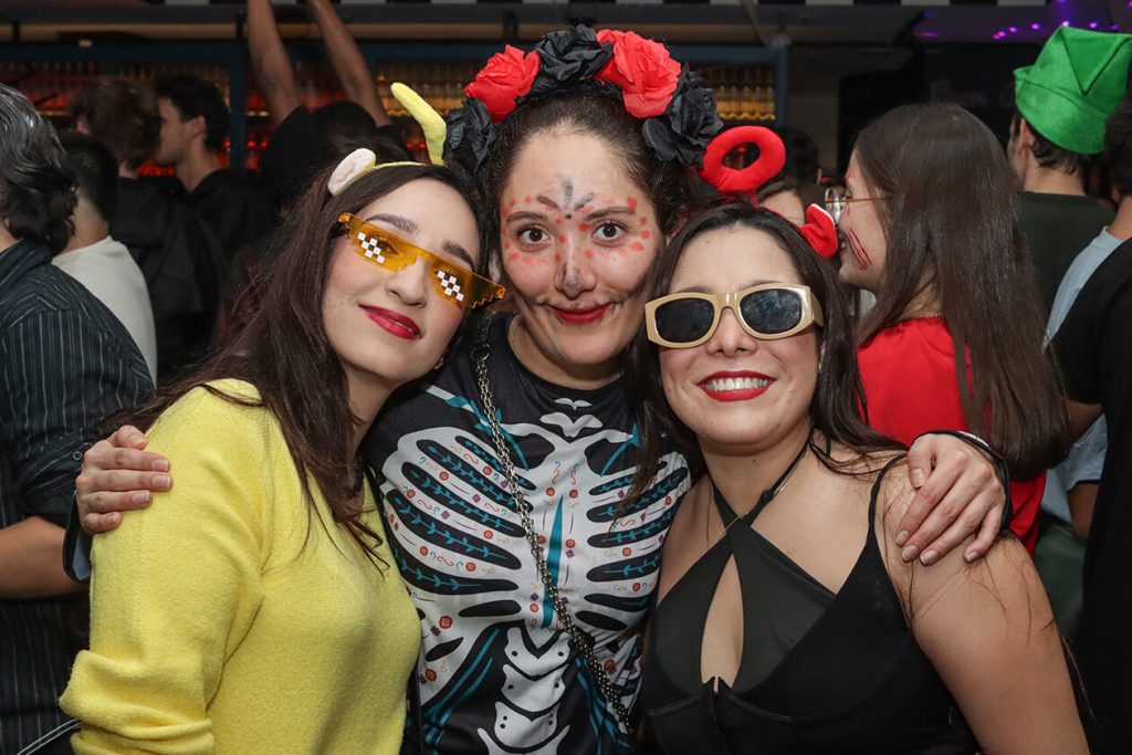 Halloween Aposto : Scruffy's : Shotz 1