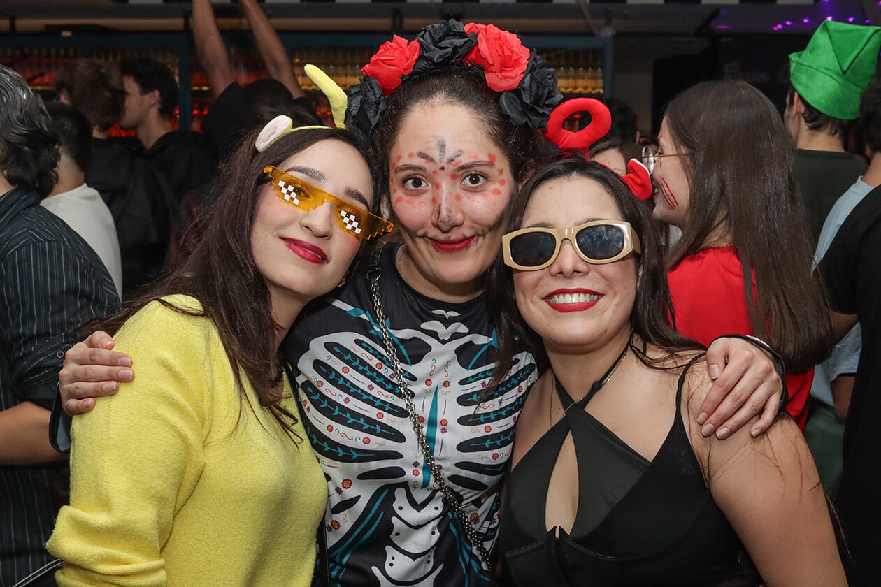 Halloween Aposto : Scruffy's : Shotz 1