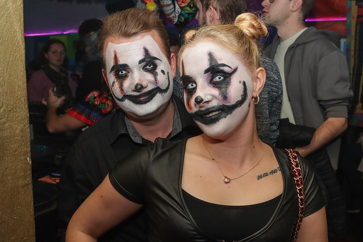 Halloween Aposto : Scruffy's : Shotz 10