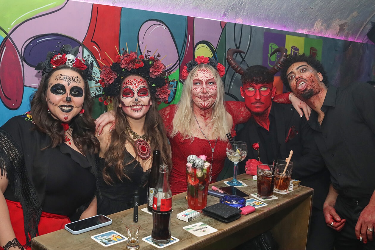 Halloween Aposto : Scruffy's : Shotz 11