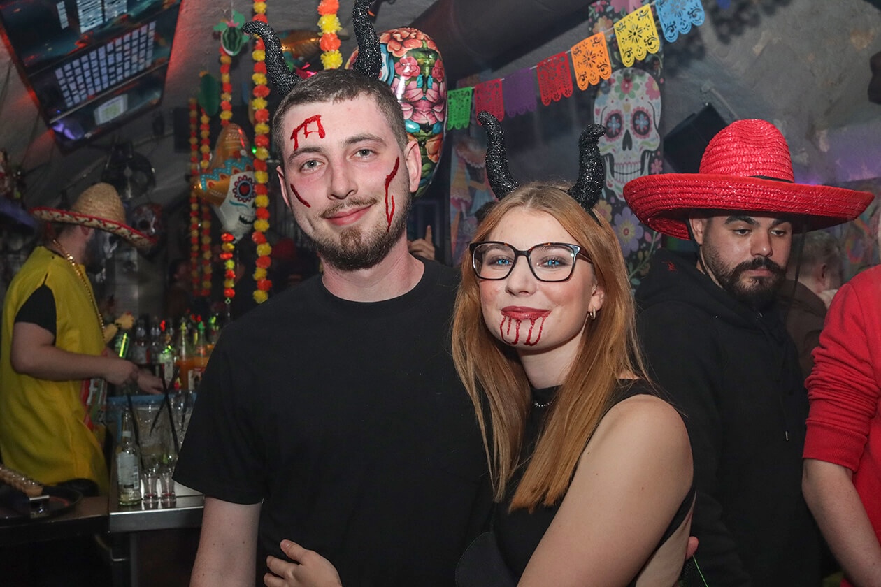 Halloween Aposto : Scruffy's : Shotz 12