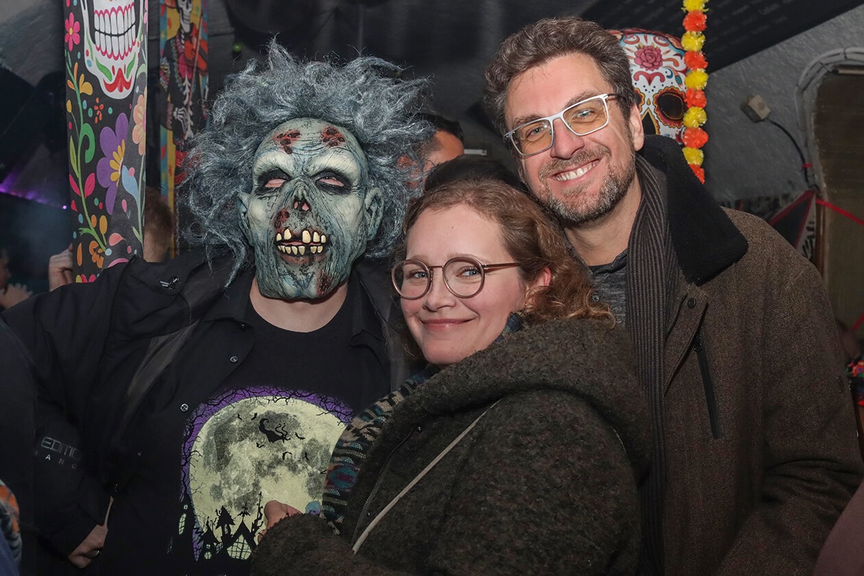 Halloween Aposto : Scruffy's : Shotz 13