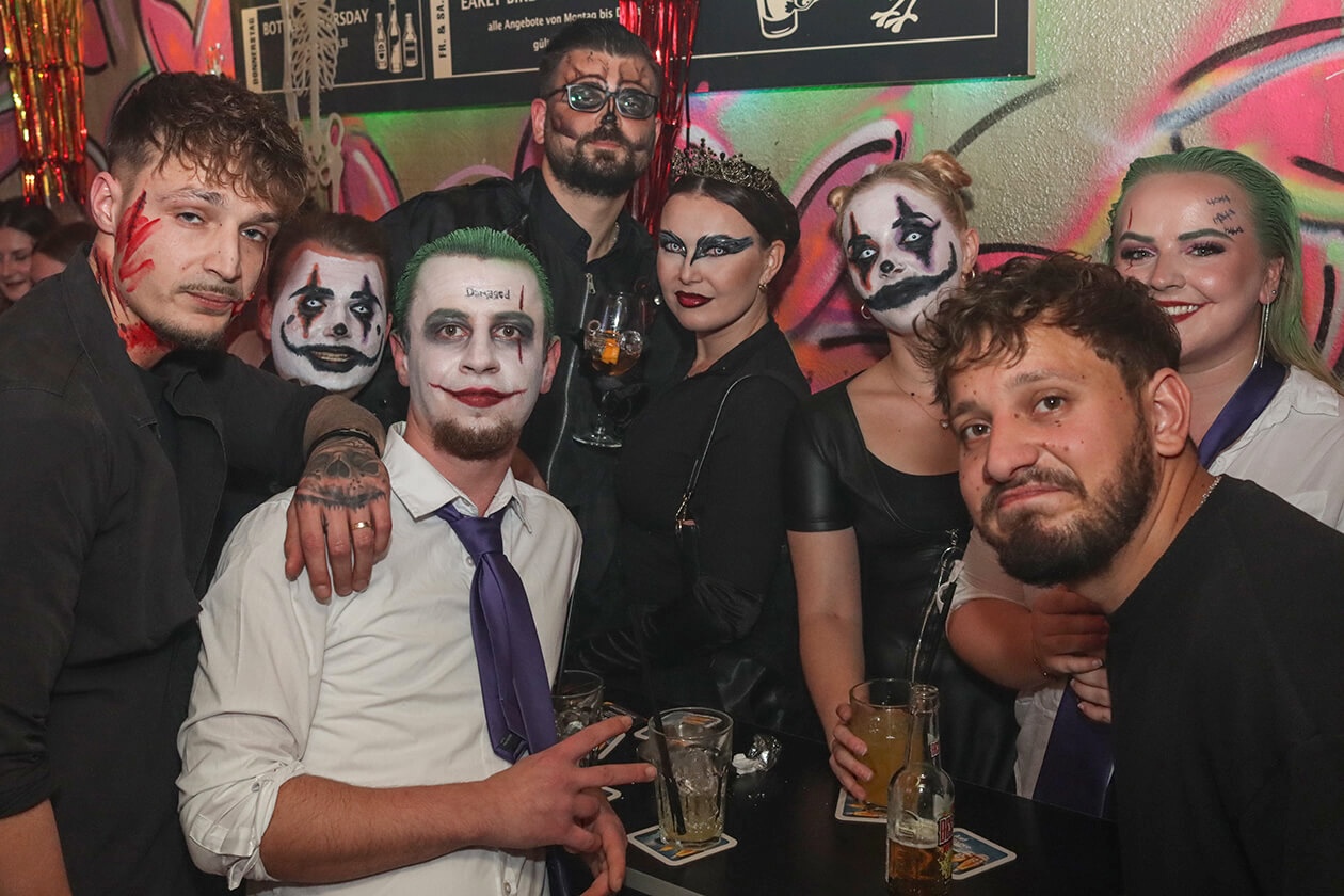 Halloween Aposto : Scruffy's : Shotz 13