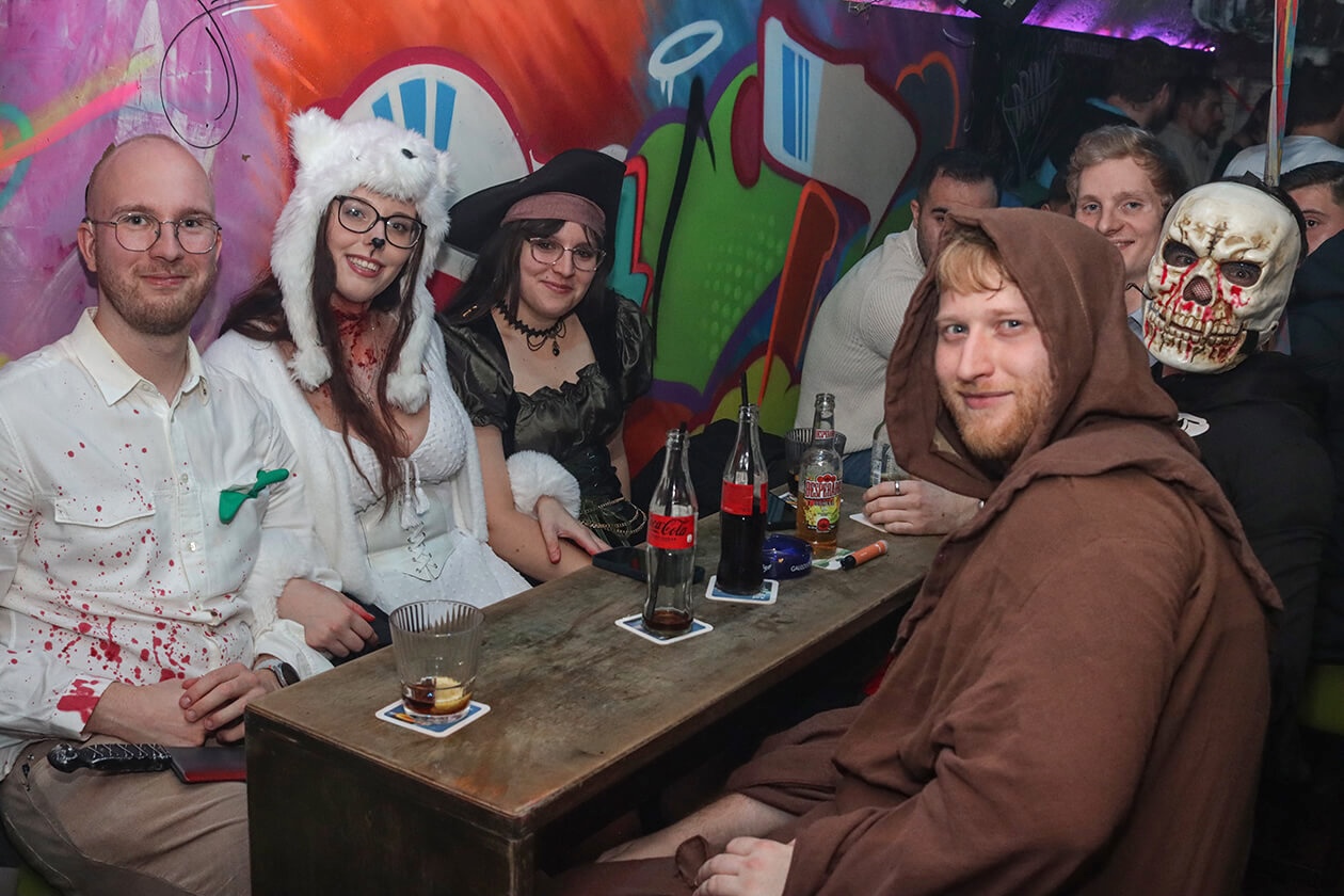 Halloween Aposto : Scruffy's : Shotz 16