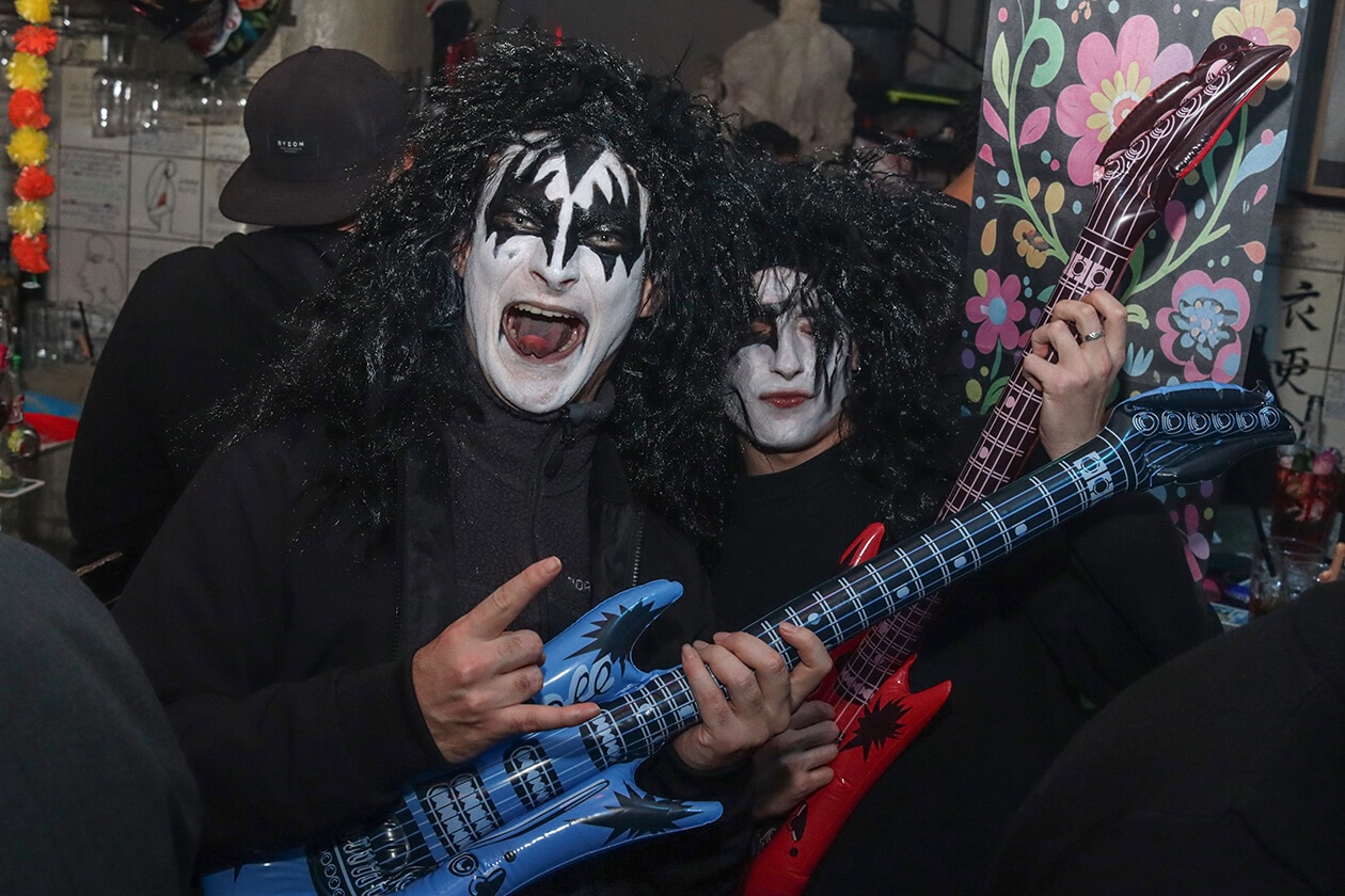 Halloween Aposto : Scruffy's : Shotz 17