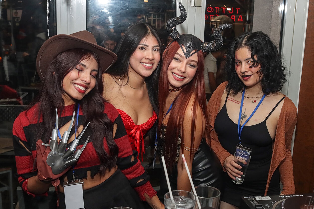 Halloween Aposto : Scruffy's : Shotz 19