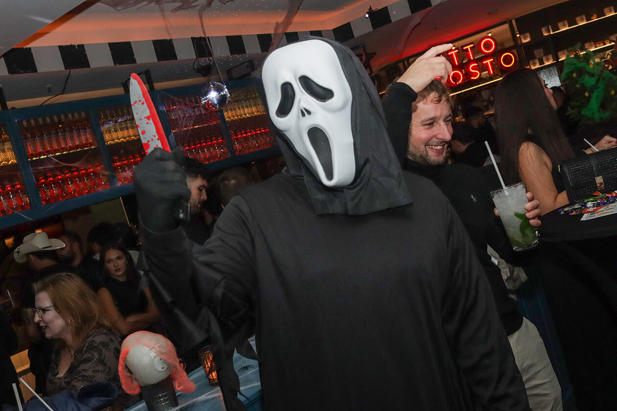 Halloween Aposto : Scruffy's : Shotz 21