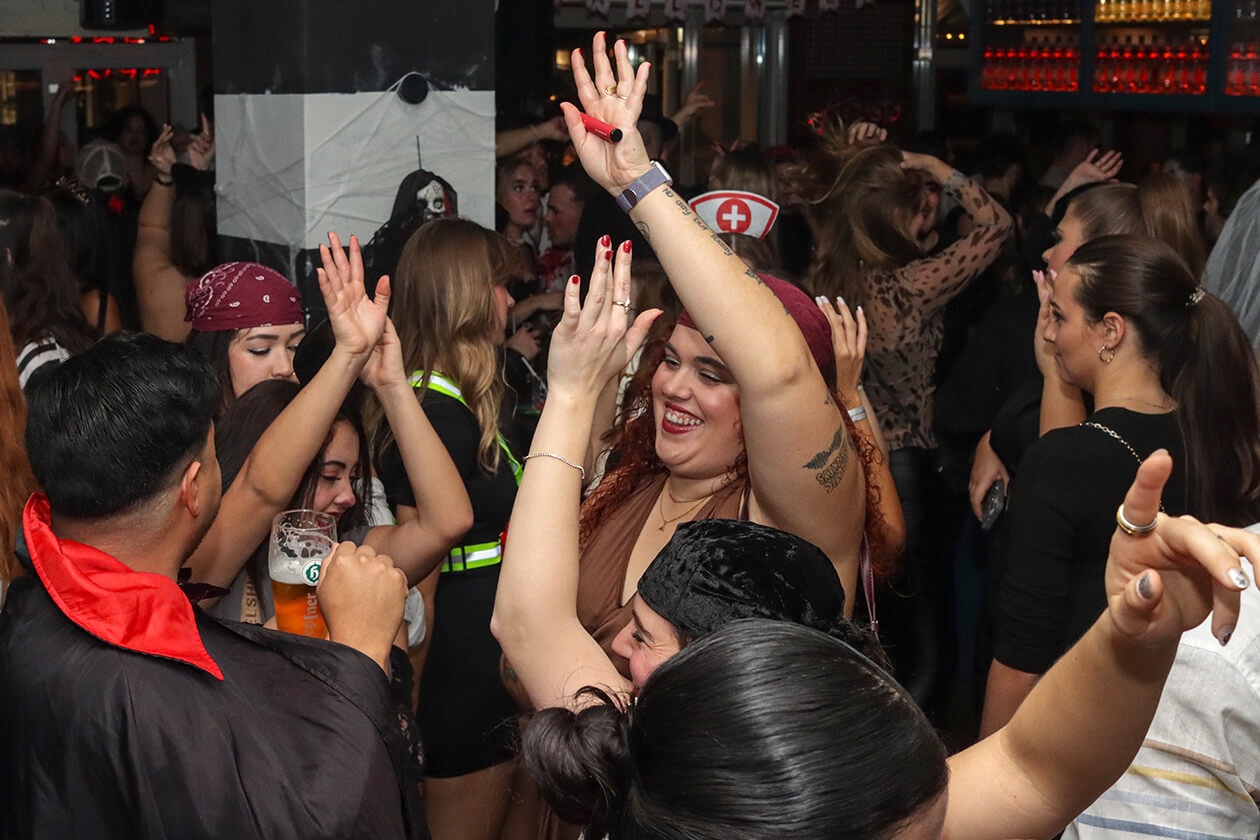 Halloween Aposto : Scruffy's : Shotz 24