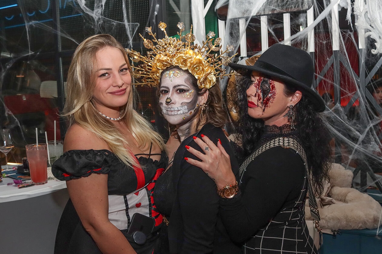 Halloween Aposto : Scruffy's : Shotz 25