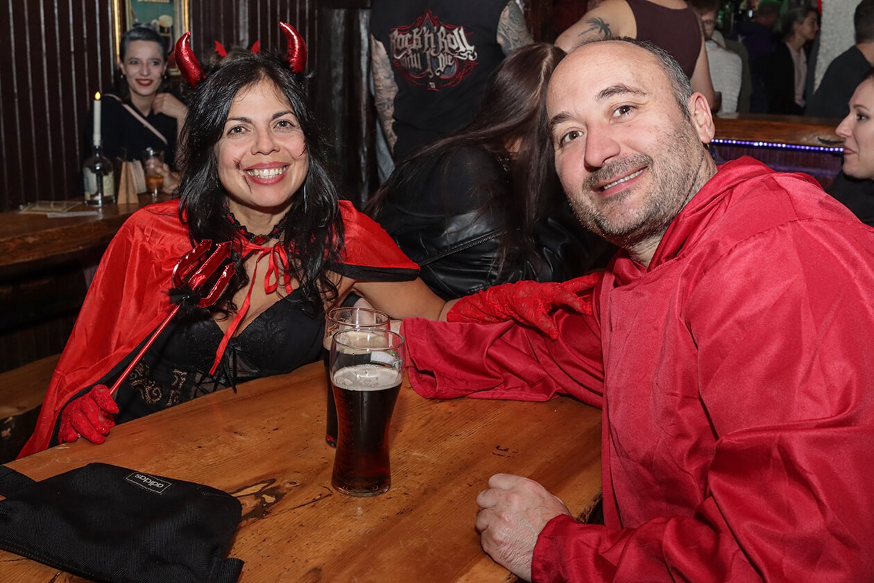 Halloween Aposto : Scruffy's : Shotz 26