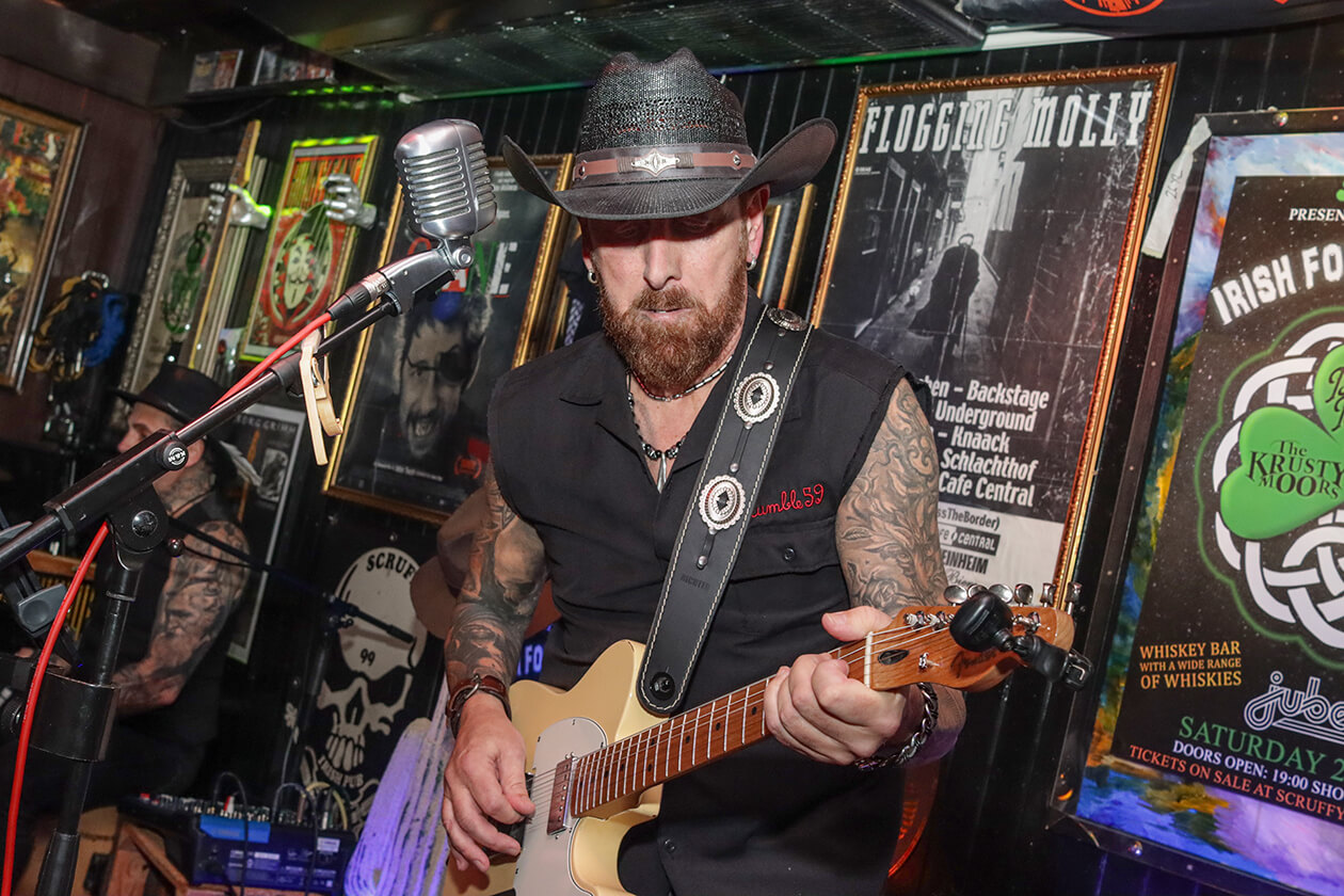 Halloween Aposto : Scruffy's : Shotz 32