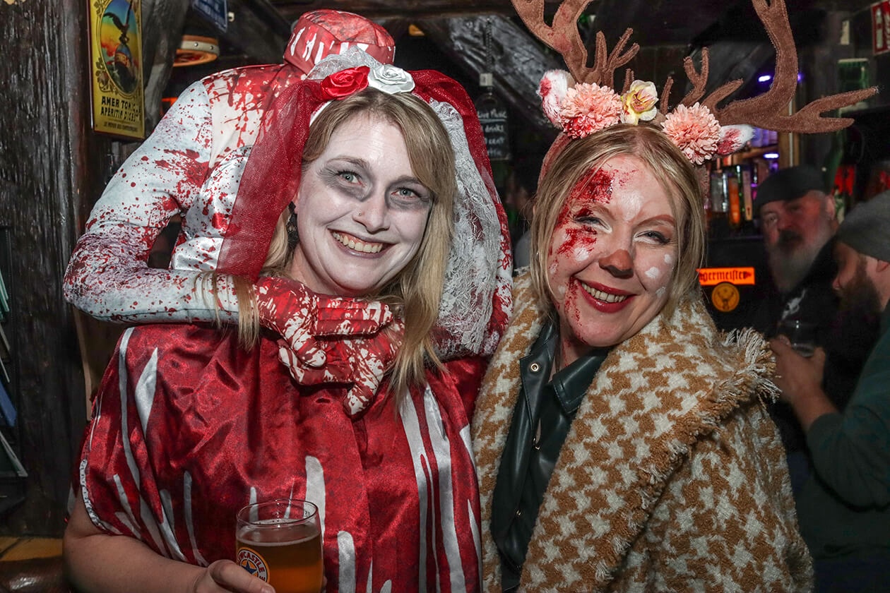 Halloween Aposto : Scruffy's : Shotz 4