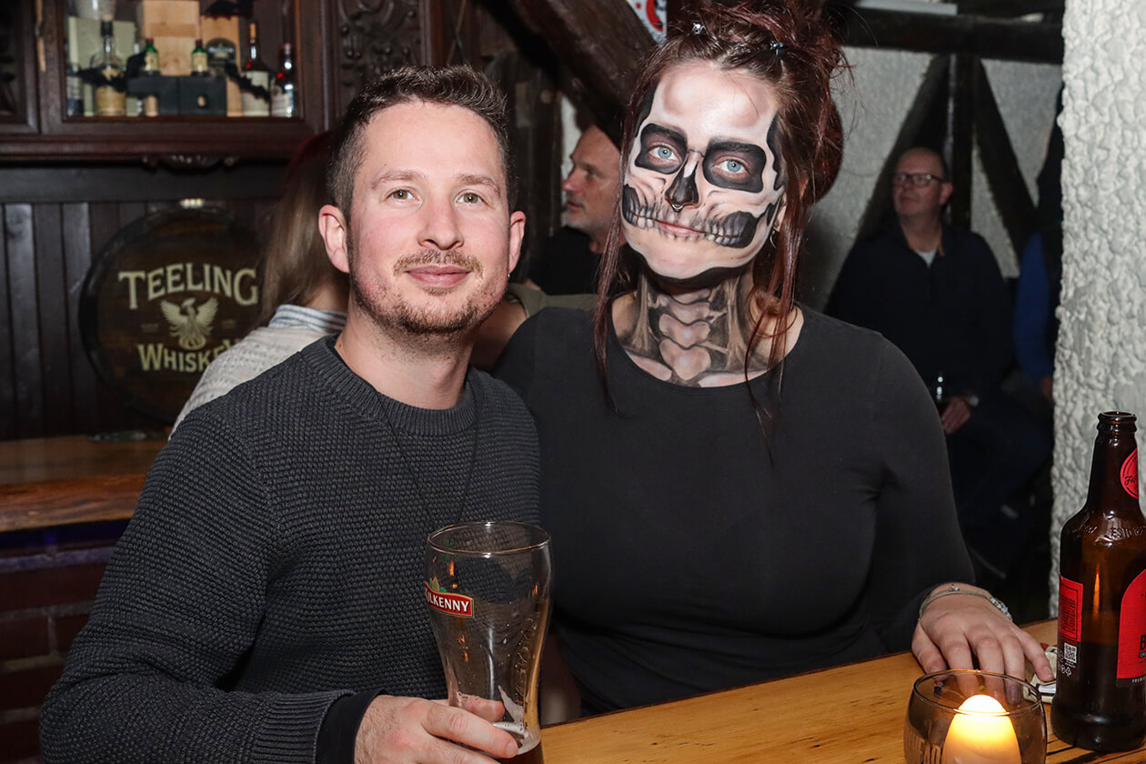 Halloween Aposto : Scruffy's : Shotz 6