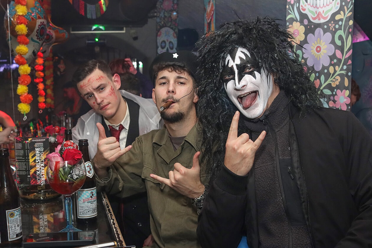 Halloween Aposto : Scruffy's : Shotz 8