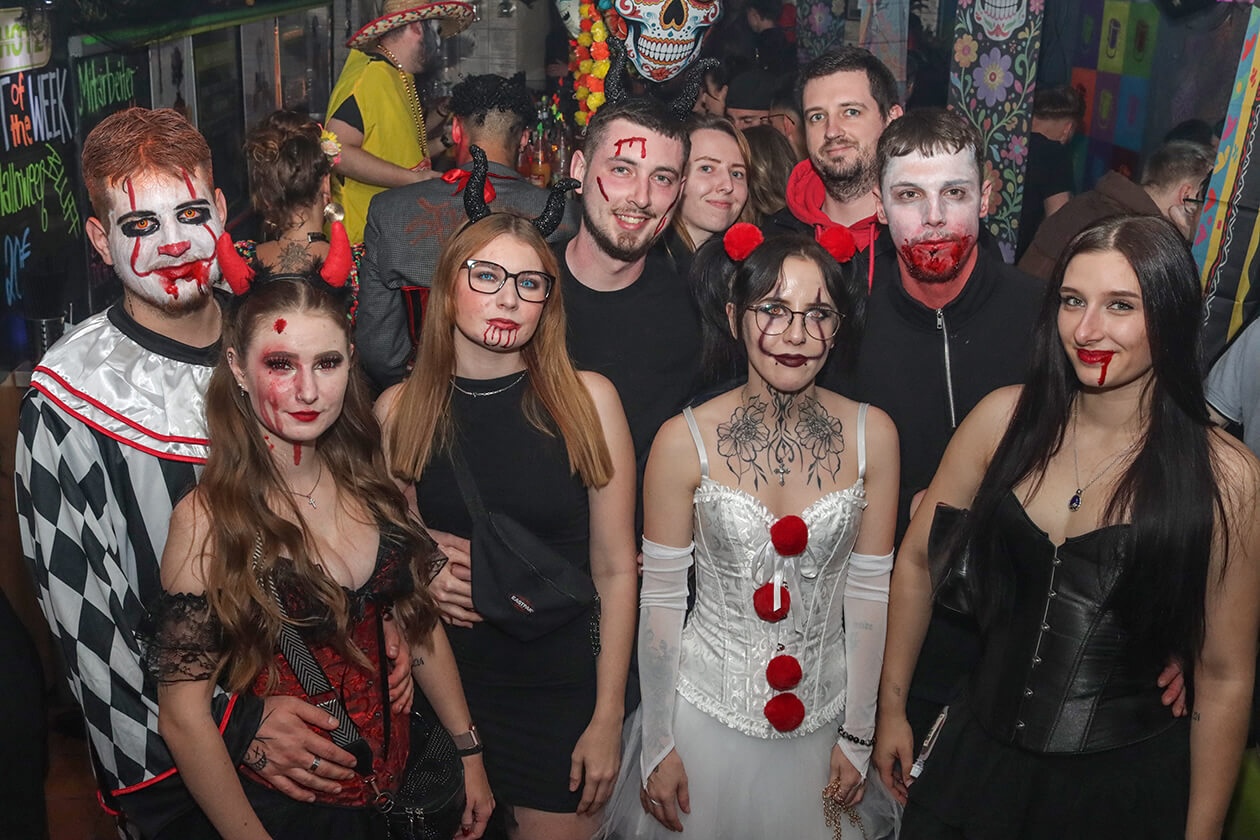 Halloween Aposto : Scruffy's : Shotz 9