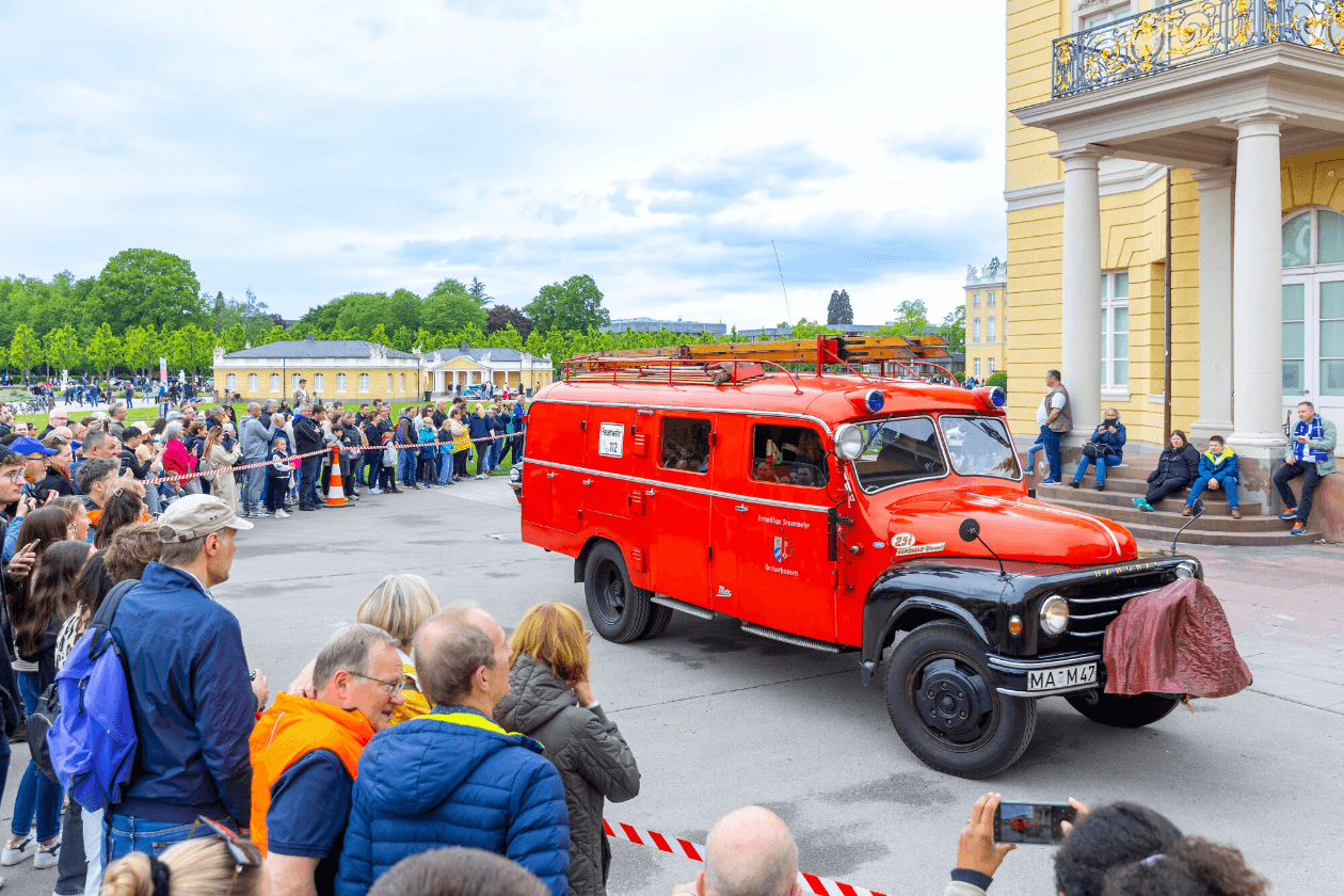Feuerwehrauto Schloss Karlsruhe