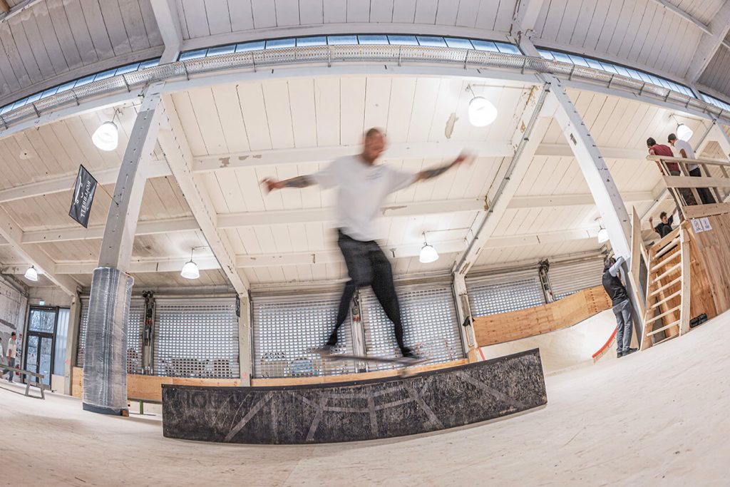 Skatehalle Rollbrett E.V. Karlsruhe Skater im Streetbereich 1