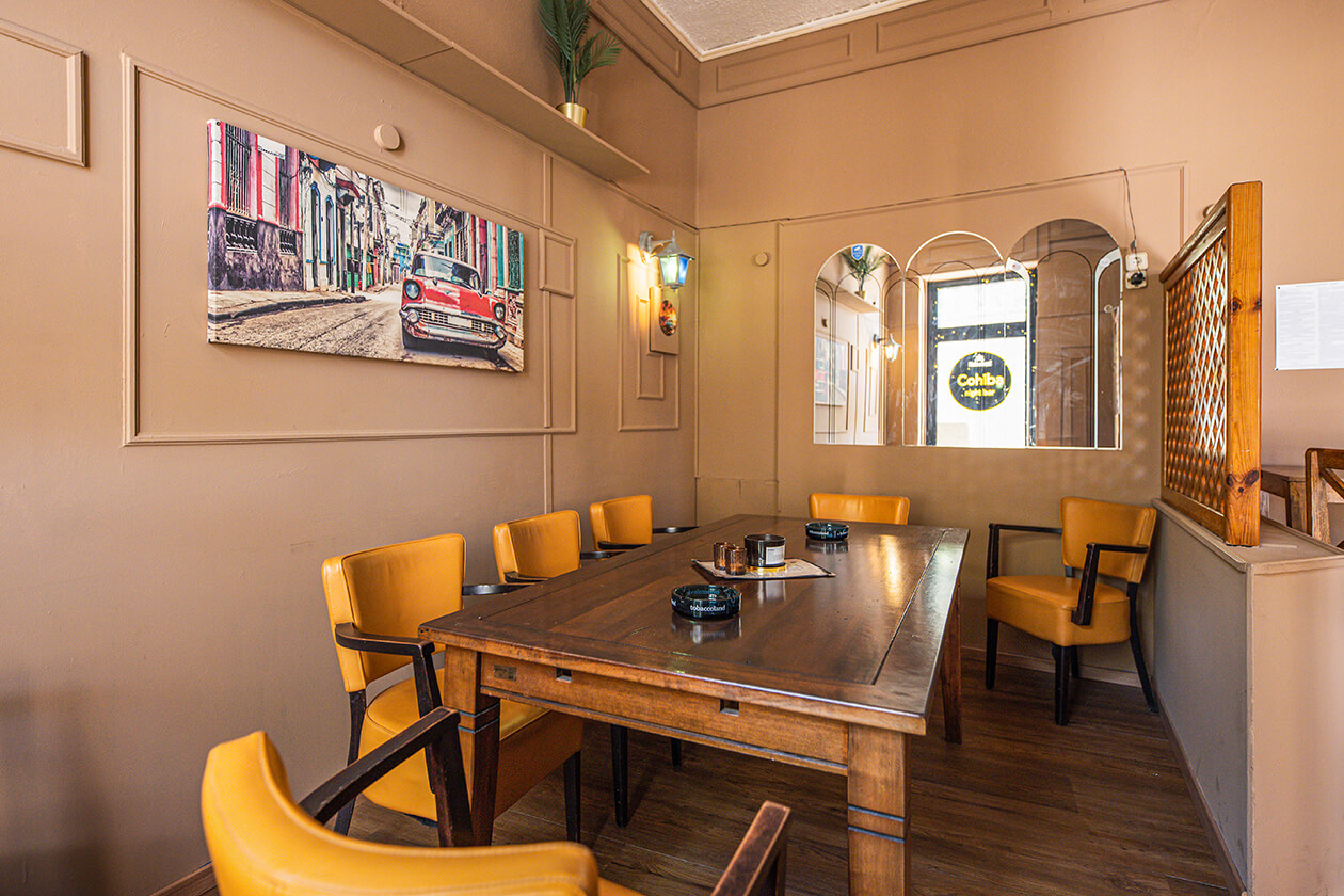 Cohiba Night Bar Karlsruhe Tisch