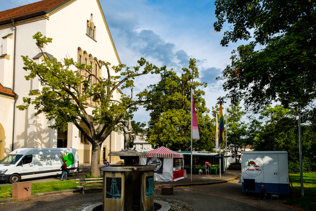 Heilig-Geist-Kirche Wochenmarkt Daxlanden