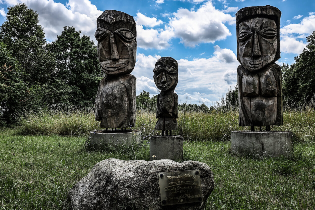 Holz-Skulpturen Guntram Prochaska Neureut Karlsruhe