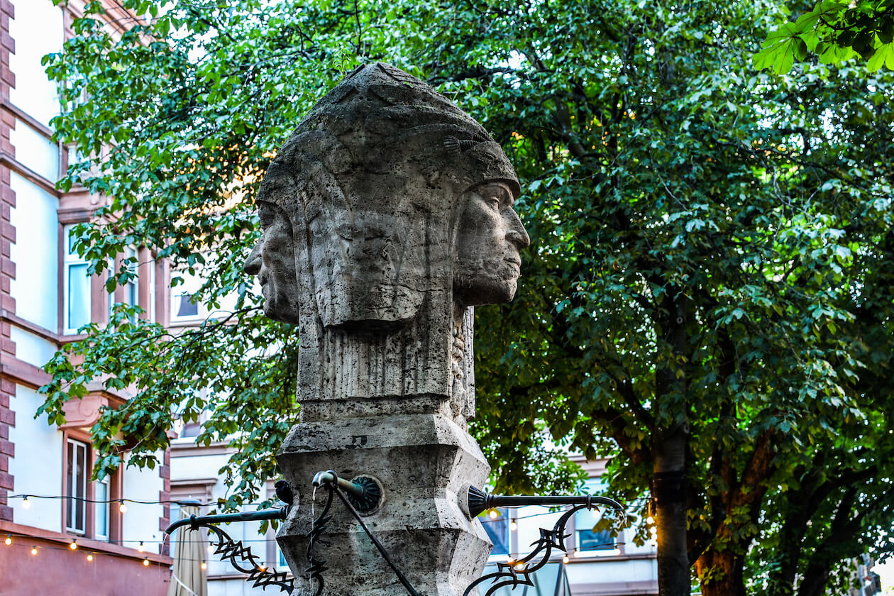 Indianerbrunnen Werderplatz Südstadt Karlsruhe