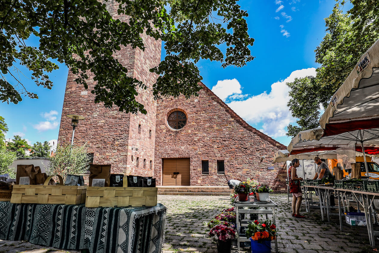Markt an der Friedenskirche Weiherfeld-Dammerstock Karlsruhe