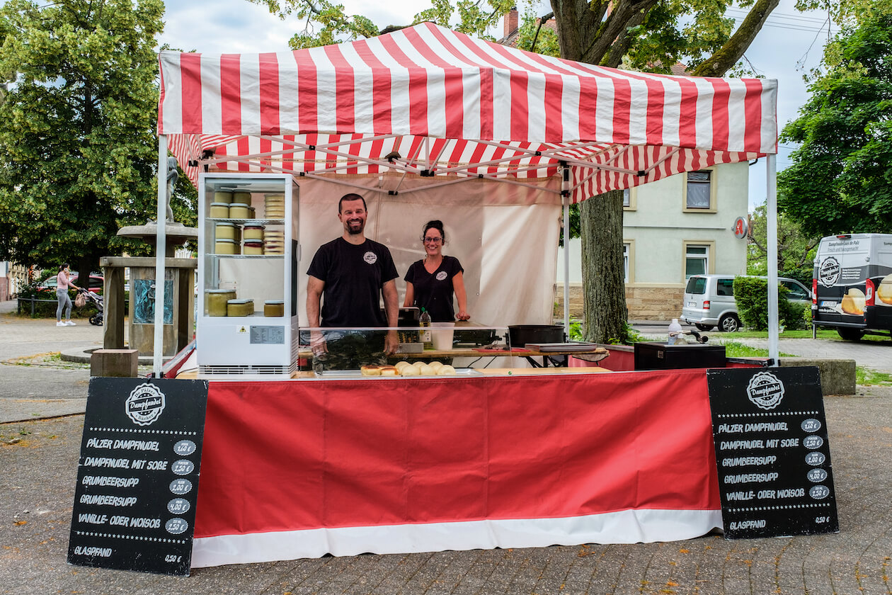 Stand De Pälzer Dampfnudel-Bäcker Wochenmarkt Daxlanden