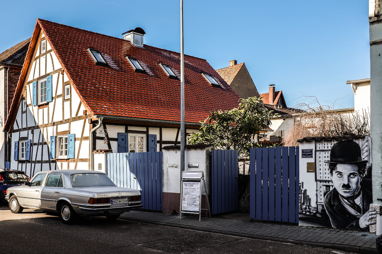 Streetart und Fachwerk Pfarrstraße 16 Daxlanden Karlsruhe