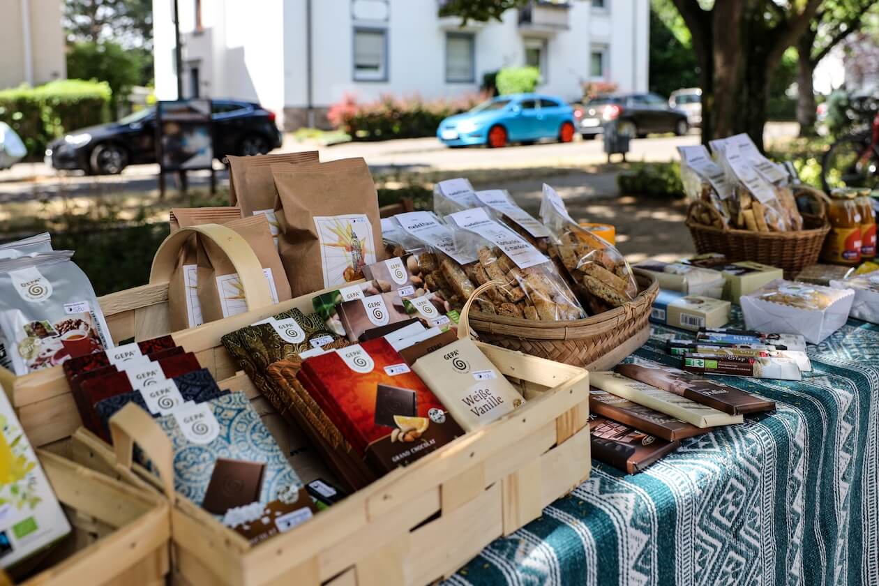 Weltladen-Stand Wochenmarkt Weiherfeld-Dammerstock
