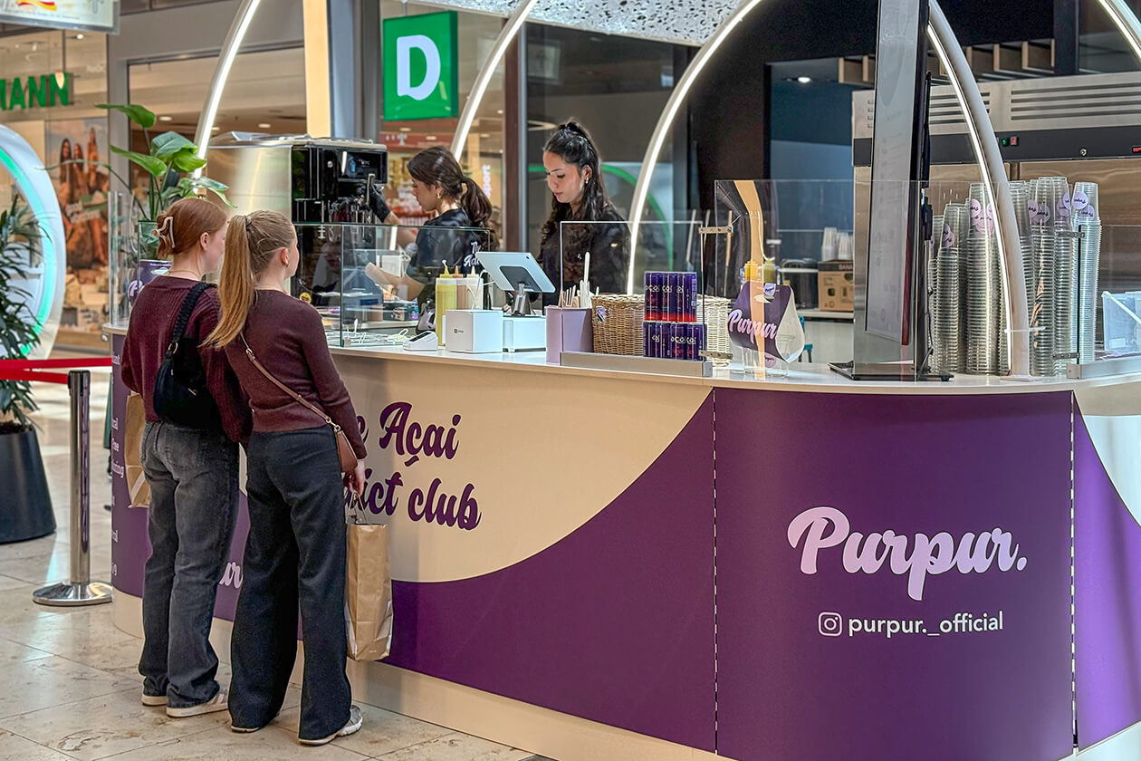 Purpur Açaí-Bowls im ECE-Center Karlsruhe Stand 1