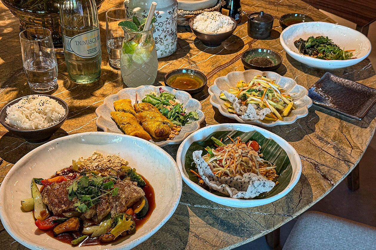 Crispy Nem Papaya Bloom Basil Wok Mango Zen An Karlsruhe